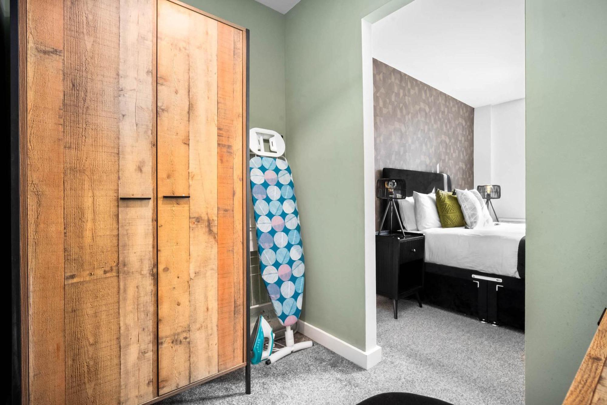 Luxury Apartment - Secure Parking - Gated Development - Near Jq & Birmingham City Centre 6Sh Exterior photo